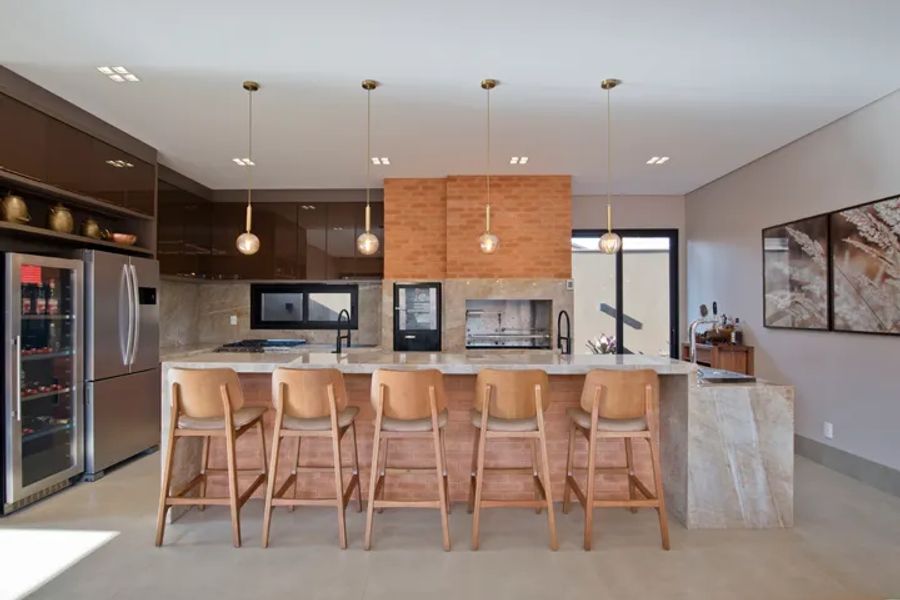 Projeto de arquitetura em Maracaju MS: cozinha gourmet de residência de alto padrão por Juliana Saraiva